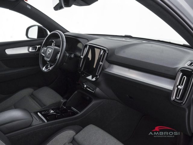 VOLVO XC40 2.0 B3 PLUS DARK AUTO - foto 12