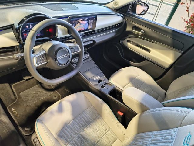 FIAT 600 HYBRID 110 CV DCT MHEV LA PRIMA  - foto 12