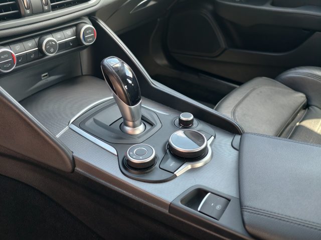 ALFA ROMEO GIULIA VELOCE 210 CV AT8 AWD Q4 - foto 9