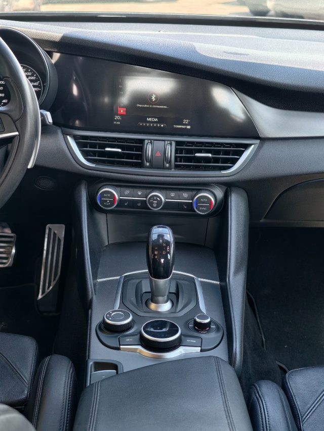 ALFA ROMEO GIULIA VELOCE 210 CV AT8 AWD Q4 - foto 12