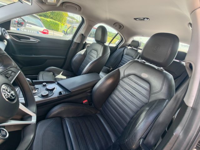 ALFA ROMEO GIULIA VELOCE 210 CV AT8 AWD Q4 - foto 10