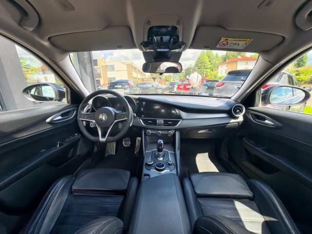ALFA ROMEO GIULIA VELOCE 210 CV AT8 AWD Q4 - foto 11