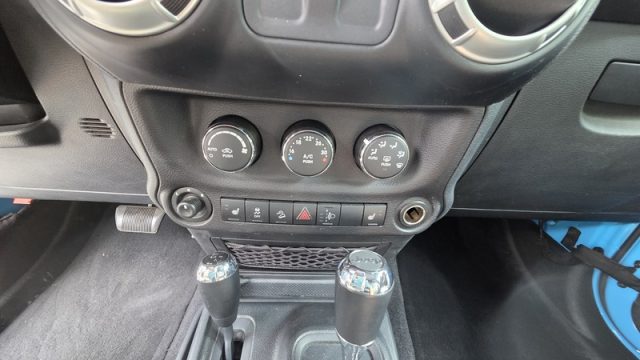 JEEP WRANGLER 2.8 CRD DPF SAHARA AUTO PERMUTE  - foto 28