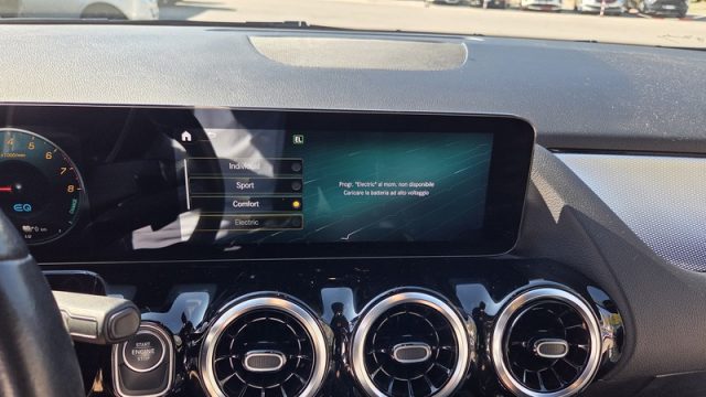 MERCEDES-BENZ GLA 250 E HYBRID EQ BUSINESS EXTRA PERMU - foto 23
