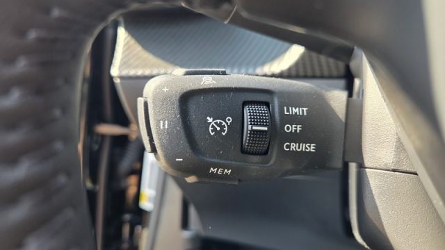 PEUGEOT 2008 HYBRID 145 E-DCS6 ALLURE PERMUTE - foto 21
