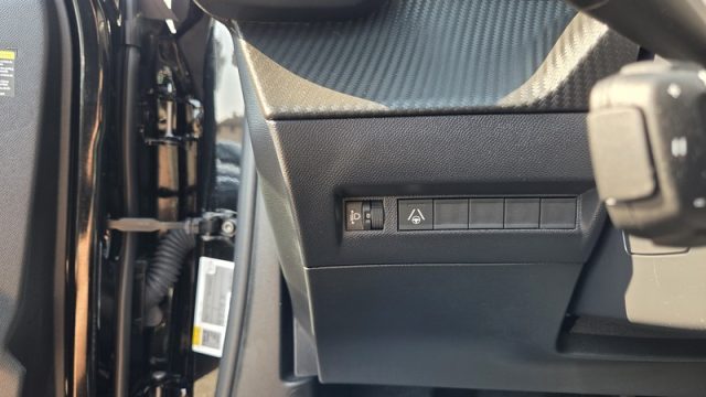 PEUGEOT 2008 HYBRID 145 E-DCS6 ALLURE PERMUTE - foto 22