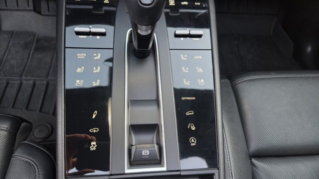 PORSCHE MACAN 2.0 PERMUTE TETTO APRIBILE SOSPE - foto 23