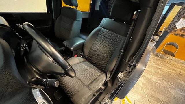 JEEP WRANGLER 2.8 CRD DPF SAHARA - foto 8