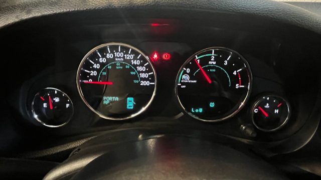 JEEP WRANGLER 2.8 CRD DPF SAHARA - foto 10