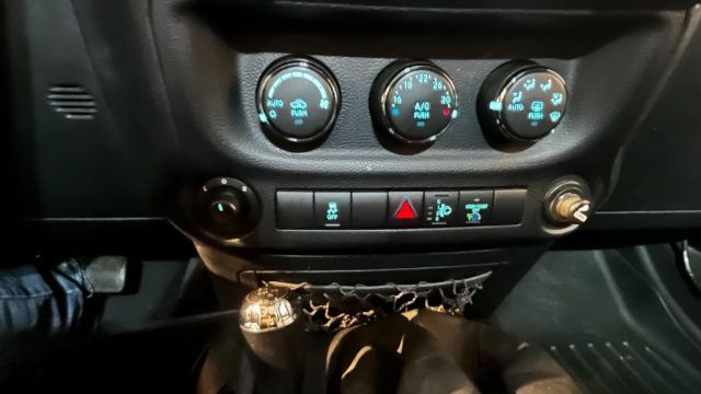 JEEP WRANGLER 2.8 CRD DPF SAHARA - foto 12