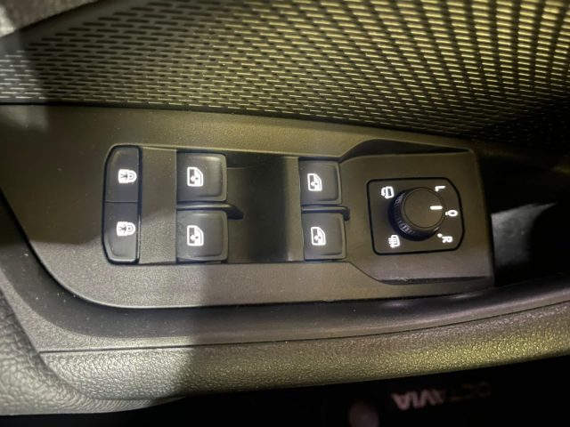 SKODA OCTAVIA 2.0 TDI 150 CV DSG WAGON STYLE 1 - foto 24
