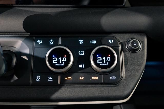 LAND ROVER DEFENDER 90 3.0D I6 MHEV X-DYNAMIC SE AWD - foto 34
