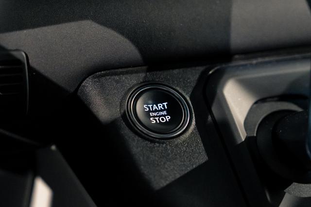 LAND ROVER DEFENDER 90 3.0D I6 MHEV X-DYNAMIC SE AWD - foto 31