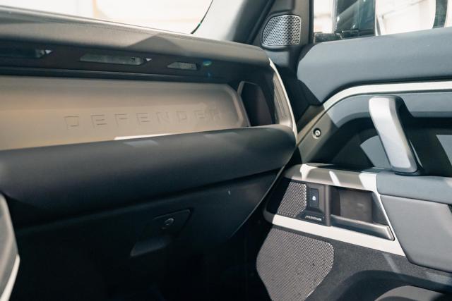 LAND ROVER DEFENDER 90 3.0D I6 MHEV X-DYNAMIC SE AWD - foto 30