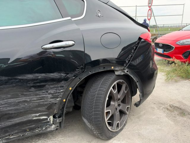 MASERATI LEVANTE V6 DIESEL 275 CV AWD INCIDENTATA - foto 10