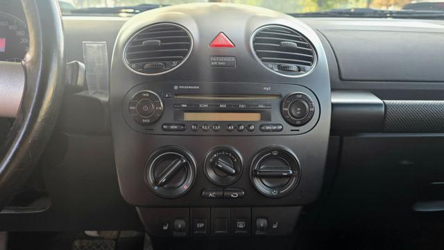 VOLKSWAGEN NEW BEETLE CABRIO 2.0 AUTOMATICO LIMITED RE - foto 26