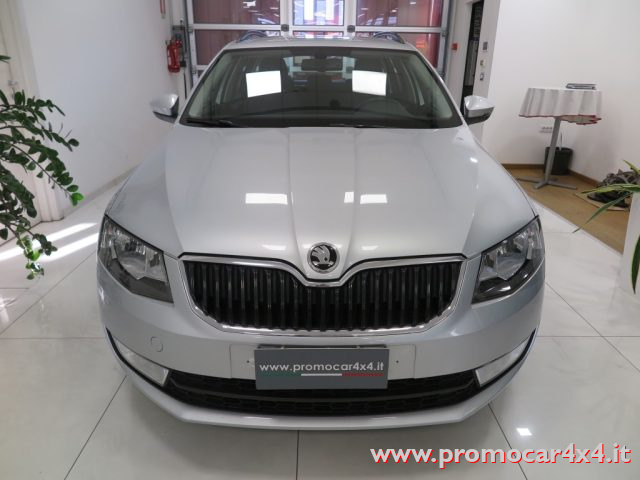 SKODA OCTAVIA 1.6 TDI CR 110 CV 4X4 WAGON AMBI - foto 2