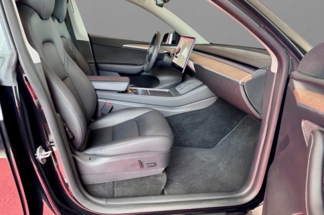 TESLA MODEL Y LONG RANGE AWD - foto 6
