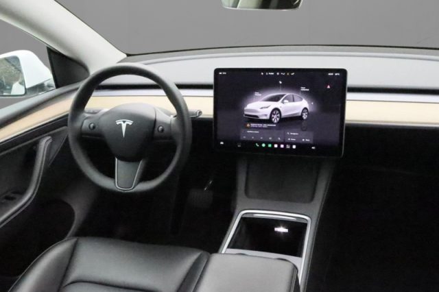 TESLA MODEL Y RWD - foto 6