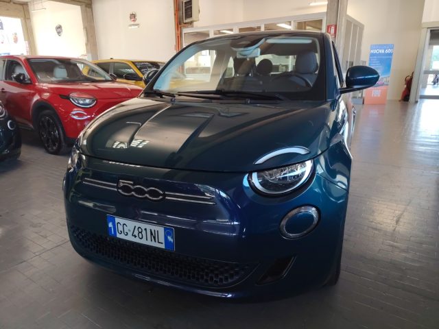 FIAT 500E BERLINA 42 KWH ICON MY22 - foto 2