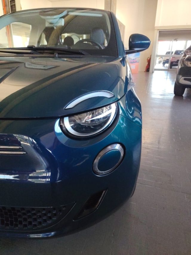 FIAT 500E BERLINA 42 KWH ICON MY22 - foto 11