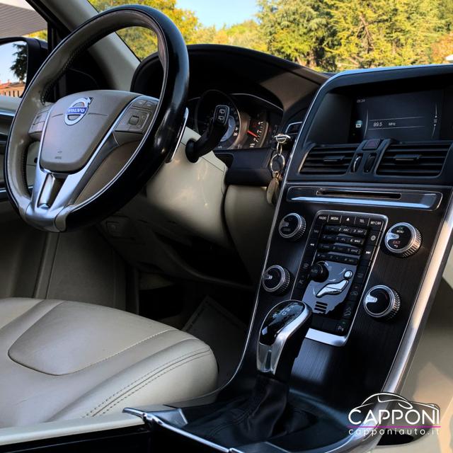 VOLVO XC60 D4 AWD - foto 8