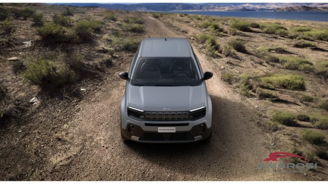 JEEP AVENGER ALTITUDE 1.2 110CV DCT E-HYBRID - foto 4