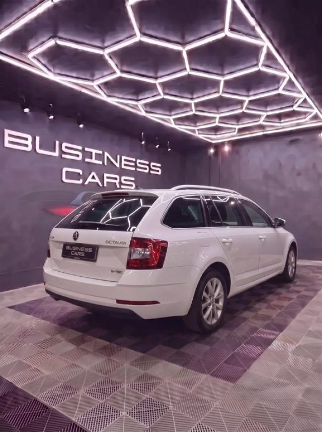 SKODA OCTAVIA 1.5 DSG WAGON AMBITION G-TEC - foto 2