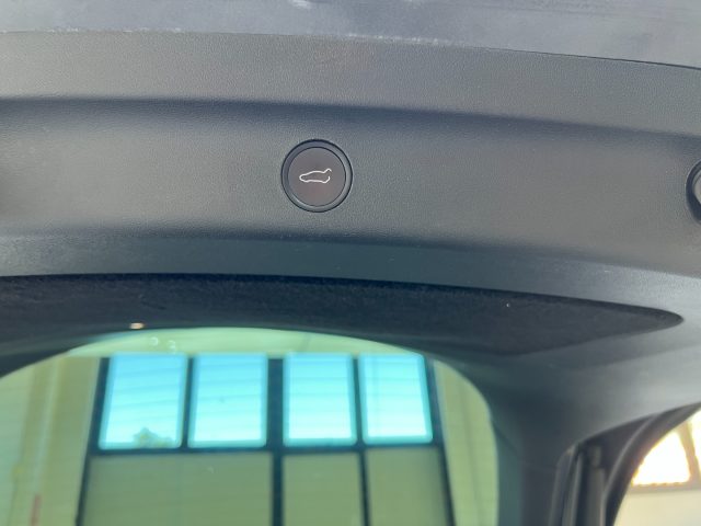 TESLA MODEL Y LONG RANGE AWD - foto 19