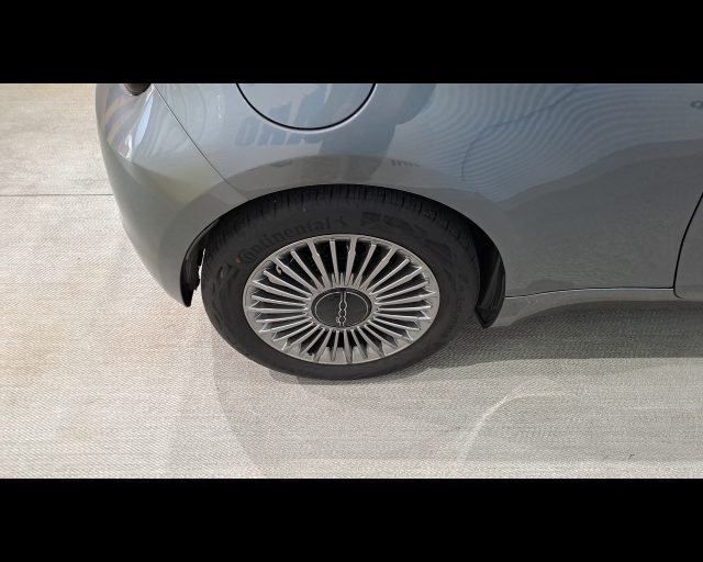 FIAT 500E 42 KWH 120CV - foto 17