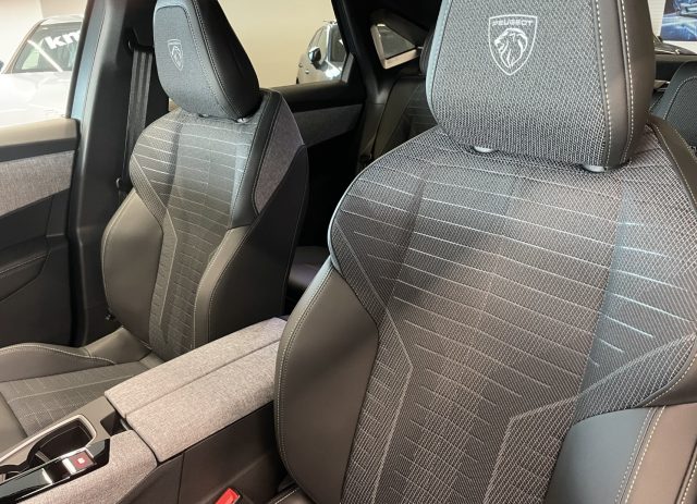 PEUGEOT 3008 1.2 HYBRID 145 E-DCS6 GT KM0 MY2 - foto 5