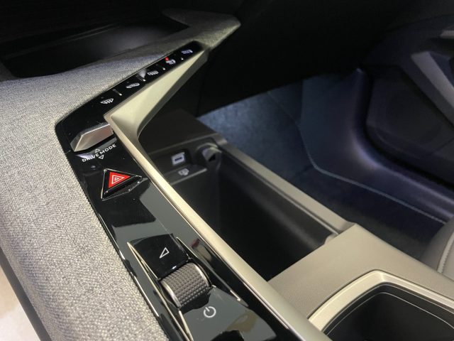 PEUGEOT 3008 1.2 HYBRID 145 E-DCS6 GT KM0 MY2 - foto 8