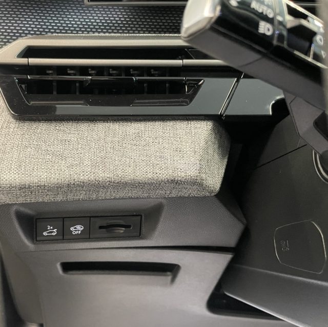 PEUGEOT 3008 1.2 HYBRID 145 E-DCS6 GT KM0 MY2 - foto 6