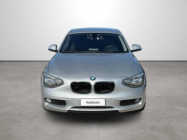 BMW 120 D 5P. UNIQUE - foto 2