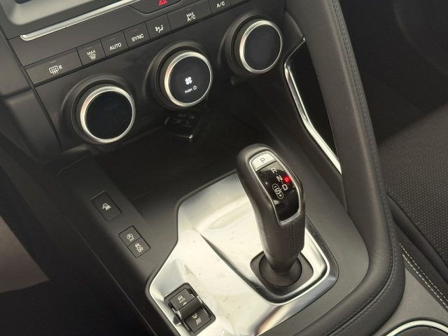 JAGUAR E-PACE 2.0D 150 CV AWD AUT. R-DYNAMIC - foto 13