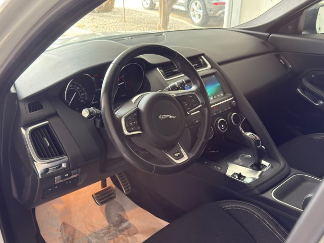 JAGUAR E-PACE 2.0D 150 CV AWD AUT. R-DYNAMIC - foto 18
