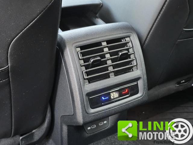 VOLKSWAGEN GOLF 1.5 ETSI 150 CV ACT DSG R-LINE P - foto 32