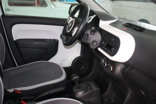 RENAULT TWINGO INTENS C. AUTOM.  EDC - foto 9