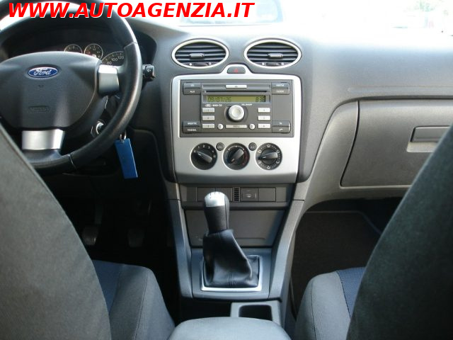 FORD FOCUS 1.6 TDCI (90CV) 5P. (POCHI KM) - foto 13