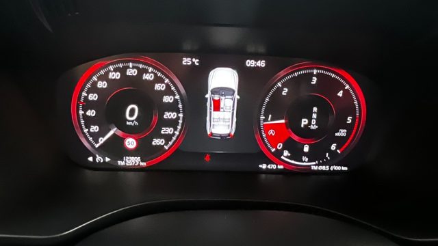 VOLVO XC60 B4 (D) AWD GEARTRONIC MOMENTUM - foto 9