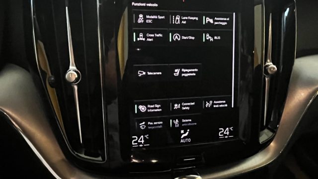VOLVO XC60 B4 (D) AWD GEARTRONIC MOMENTUM - foto 11