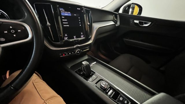VOLVO XC60 B4 (D) AWD GEARTRONIC MOMENTUM - foto 15