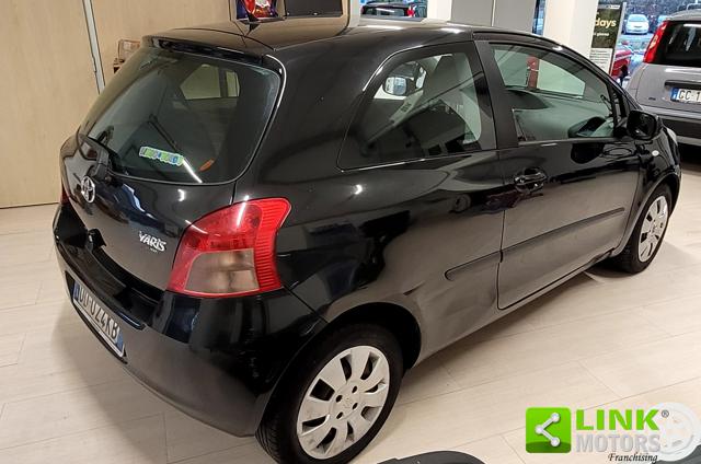 TOYOTA YARIS 1.3VVTI BENZINA 3 PORTE  ADATTA  - foto 4