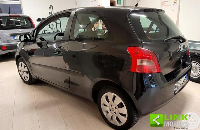 TOYOTA YARIS 1.3VVTI BENZINA 3 PORTE  ADATTA  - foto 2