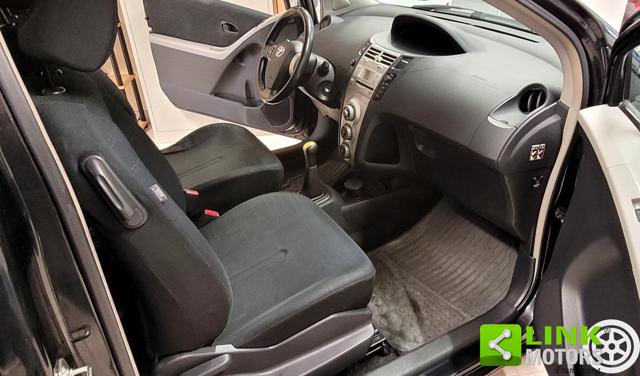 TOYOTA YARIS 1.3VVTI BENZINA 3 PORTE  ADATTA  - foto 9