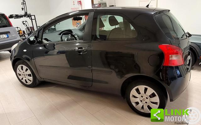 TOYOTA YARIS 1.3VVTI BENZINA 3 PORTE  ADATTA  - foto 3