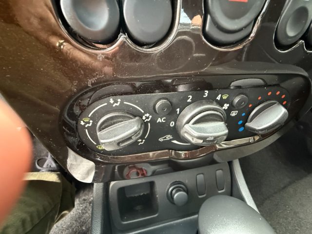 DACIA DUSTER 1.6 110CV 4X2 GPL LAURÉATE - foto 10