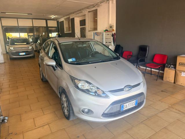 FORD FIESTA + 1.4 TDCI 68CV 5 PORTE - foto 2