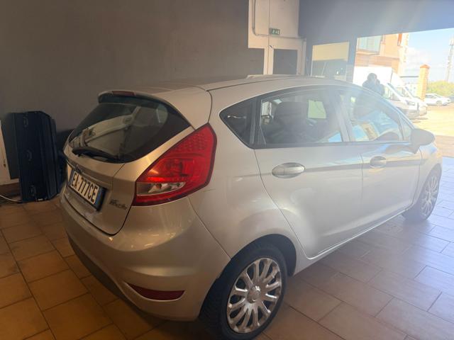FORD FIESTA + 1.4 TDCI 68CV 5 PORTE - foto 6