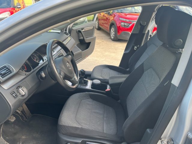 VOLKSWAGEN PASSAT 1.6 TDI COMFORTLINE BLUEM. TECH. - foto 14
